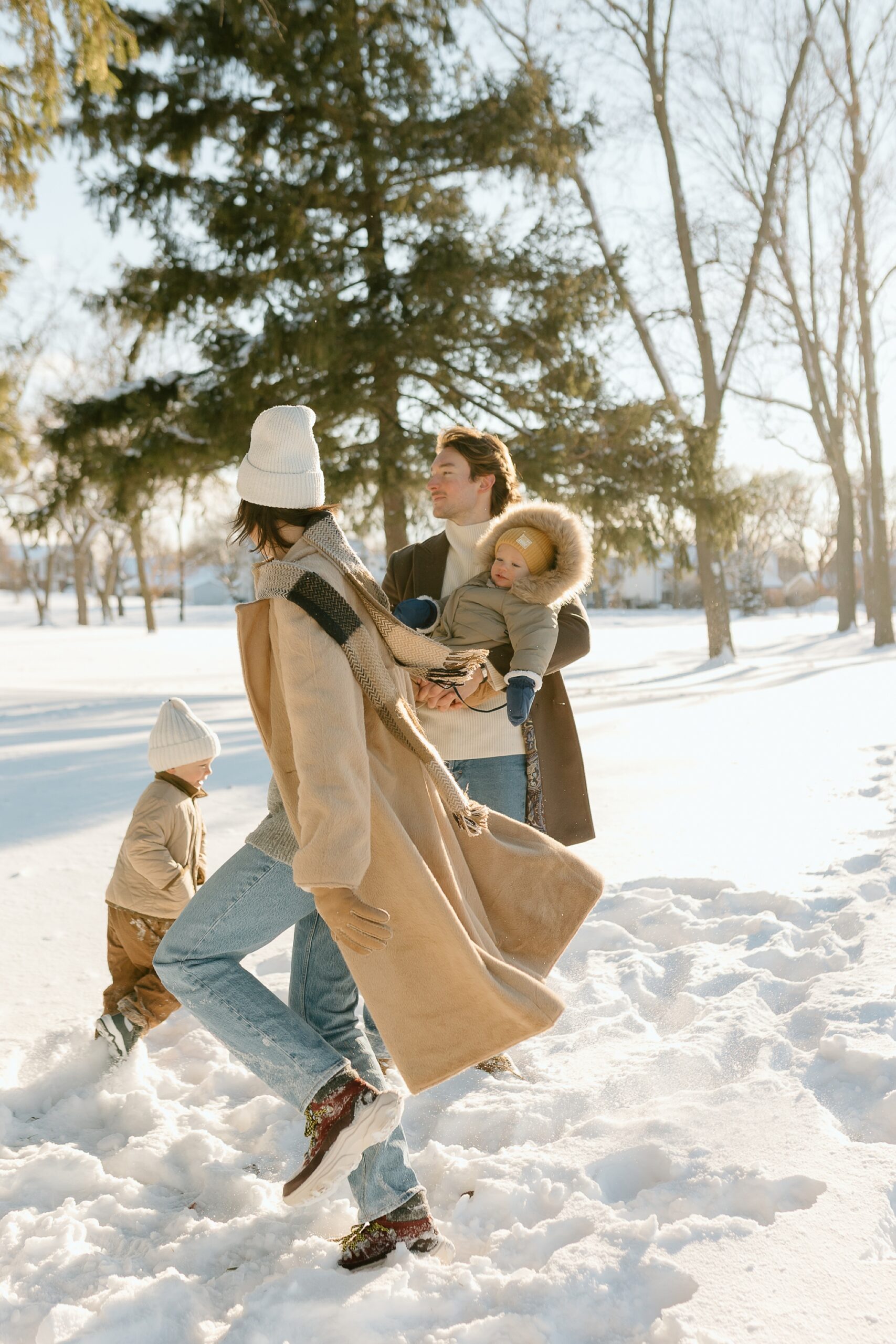 Winter snowy family photos in Lombard Illinois